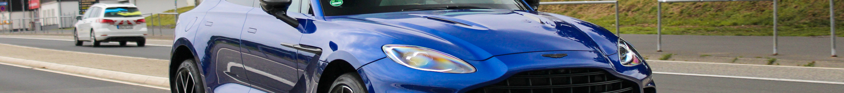 Aston Martin DBX707
