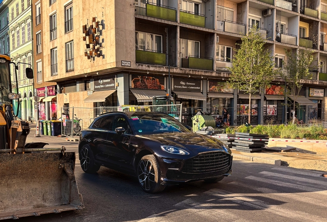Aston Martin DBX707