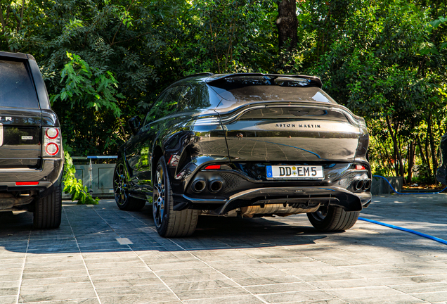 Aston Martin DBX707