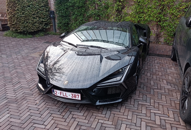 Lamborghini Revuelto