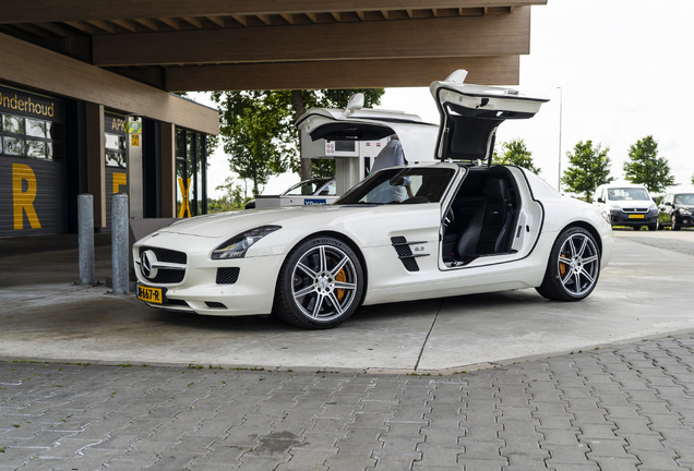 Mercedes-Benz SLS AMG