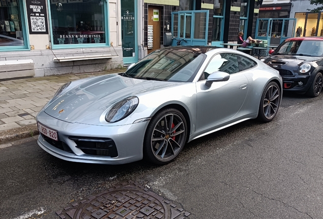 Porsche 992 Carrera 4S