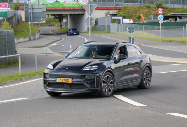 Porsche Macan EV Turbo