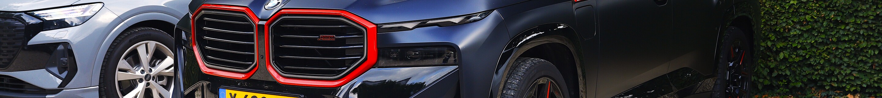 BMW XM G09 Label Red