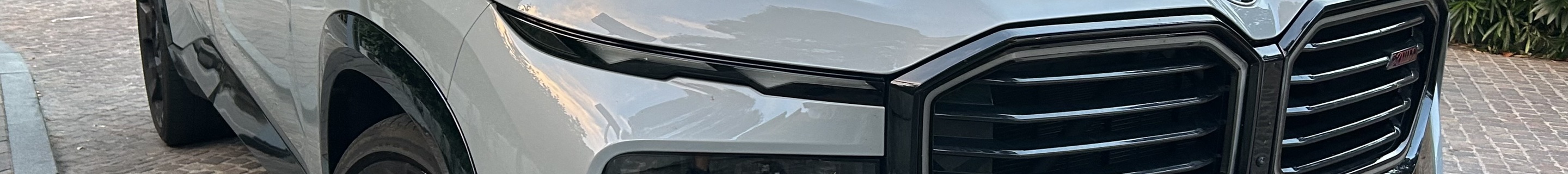 BMW XM G09 Label Red