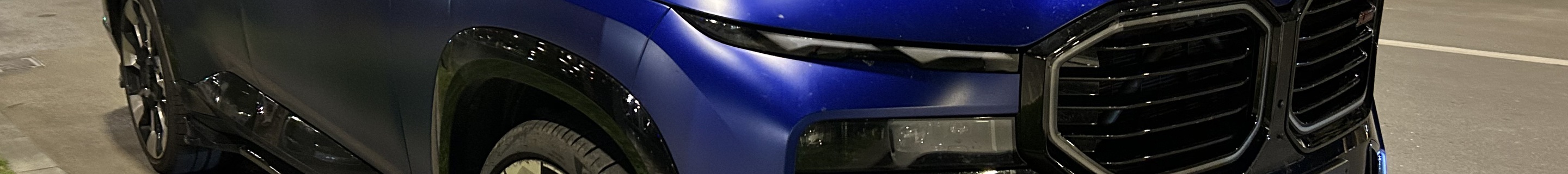 BMW XM G09 Label Red