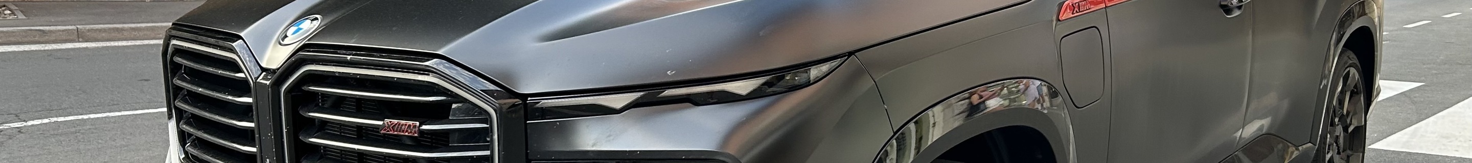 BMW XM G09 Label Red