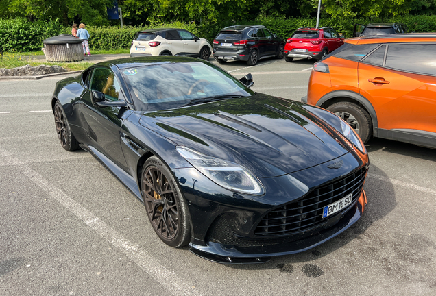 Aston Martin DB12