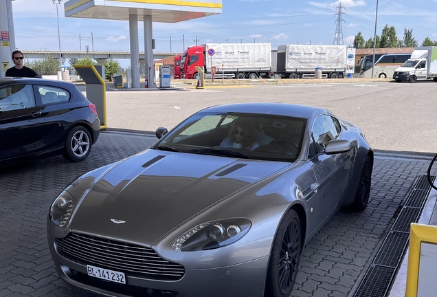 Aston Martin V8 Vantage 2012