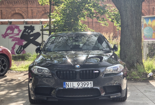 BMW M5 F10 2011