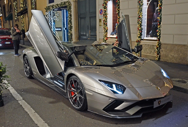 Lamborghini Aventador S LP740-4