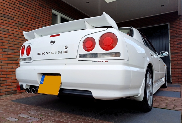 Nissan Skyline R34 Sedan