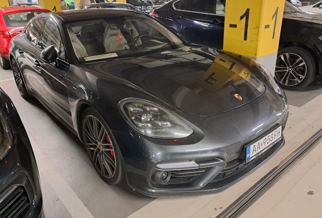 Porsche 971 Panamera Turbo