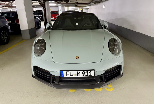 Porsche 992 Carrera 4 GTS