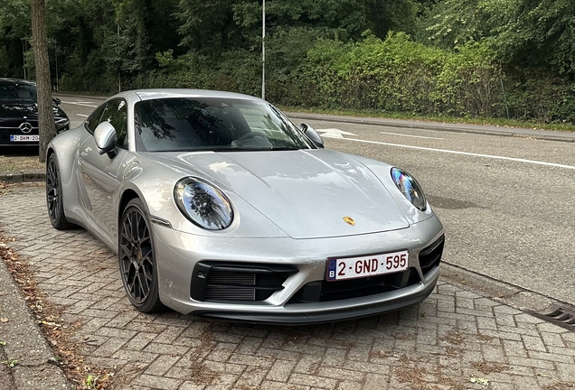 Porsche 992 Carrera 4 GTS