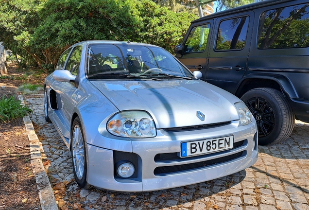 Renault Clio V6