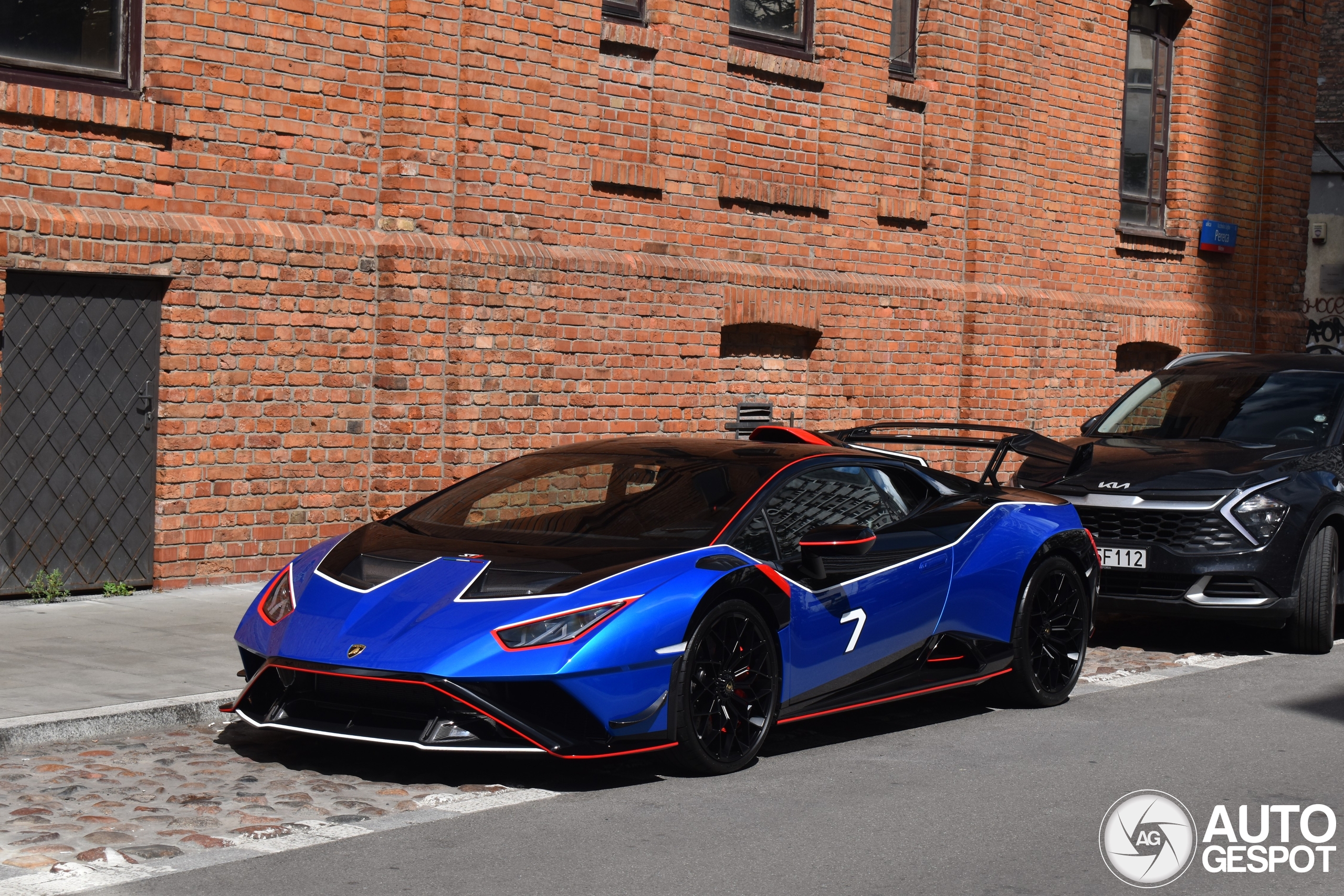 Gespot: de Lamborghini die slechts 10 stervelingen konden kopen