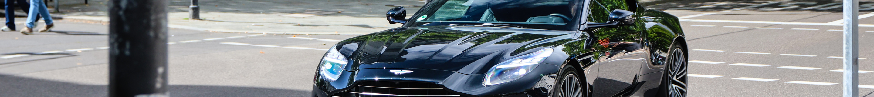 Aston Martin DB12