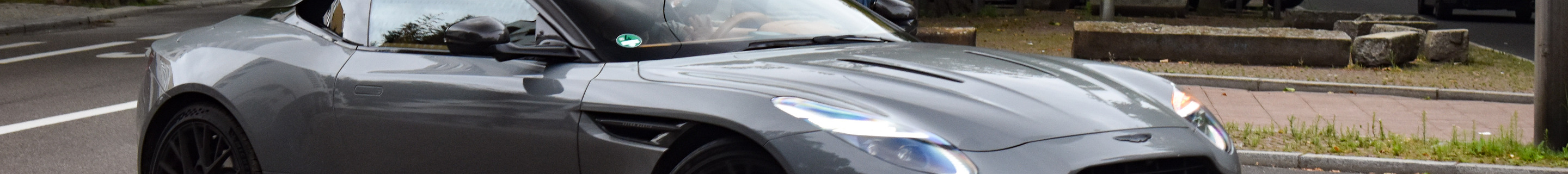 Aston Martin DB12