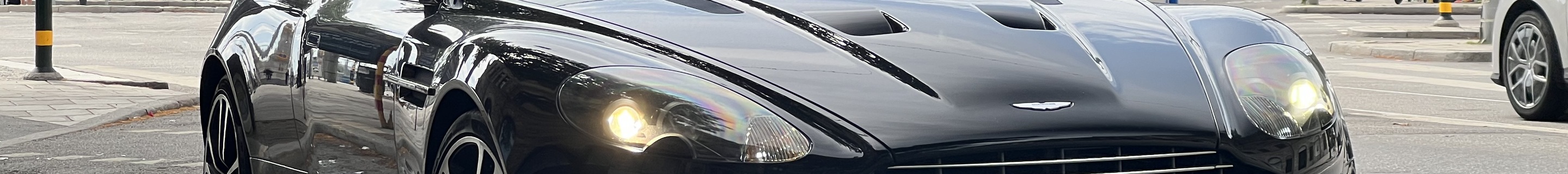 Aston Martin DBS Volante