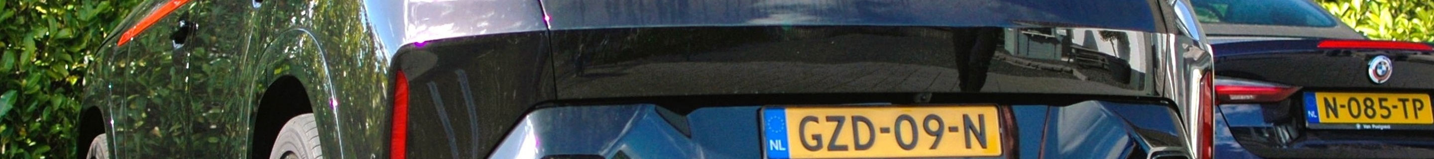 BMW XM G09 Label Red