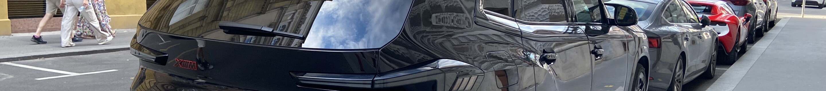 BMW XM G09 Label Red