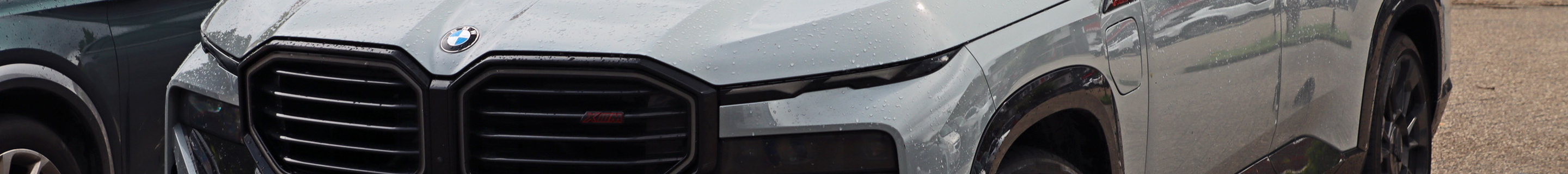 BMW XM G09 Label Red