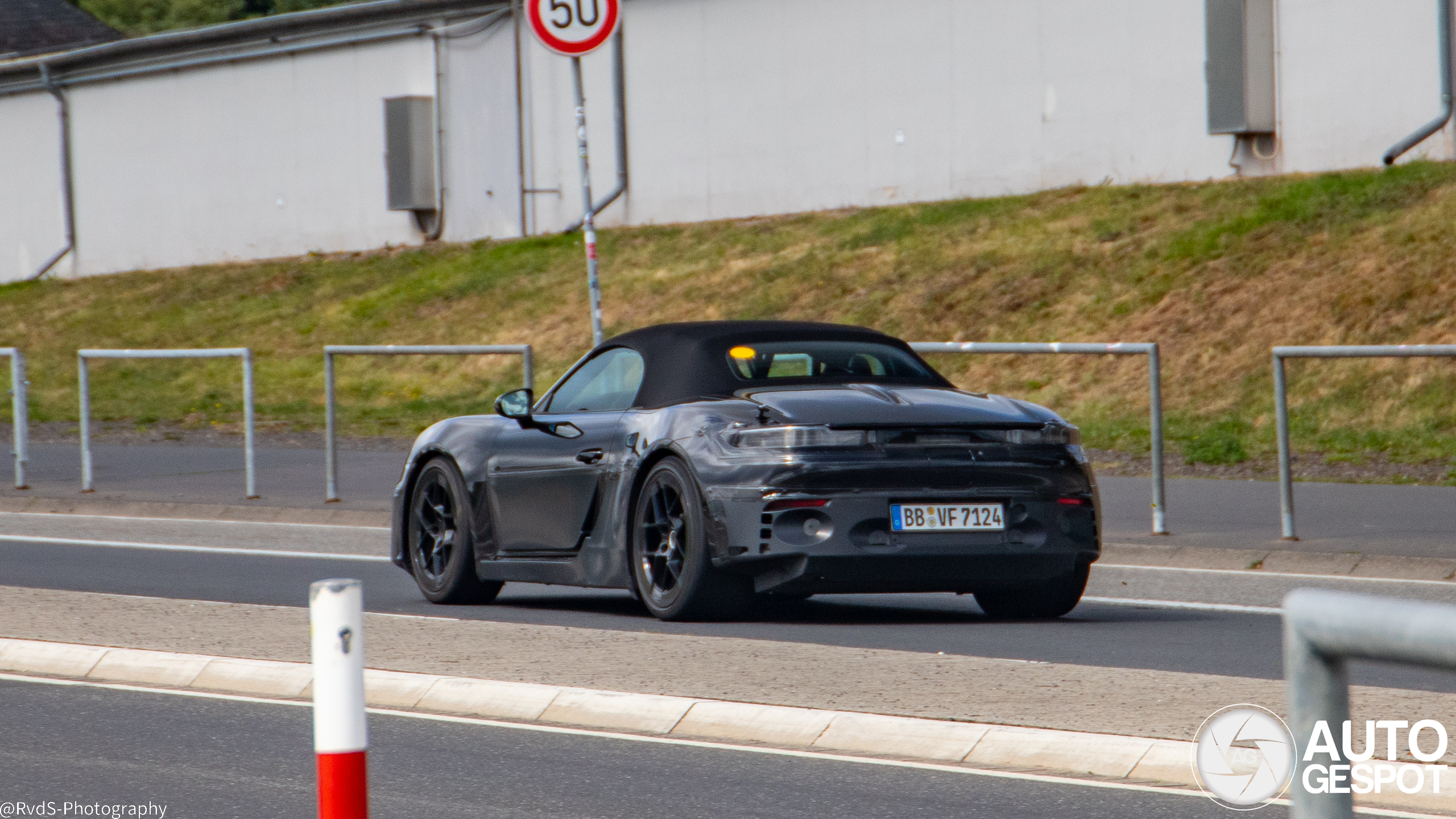 Porsche 718 Boxster EV 2025
