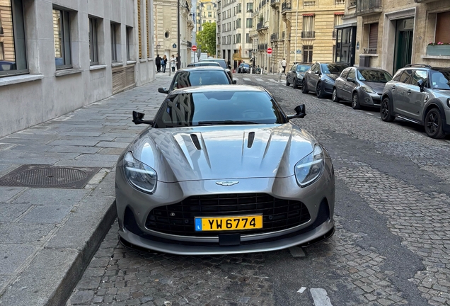 Aston Martin DB12