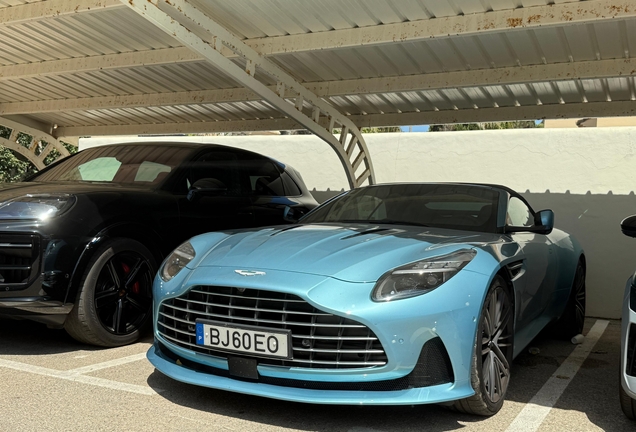 Aston Martin DB12 Volante