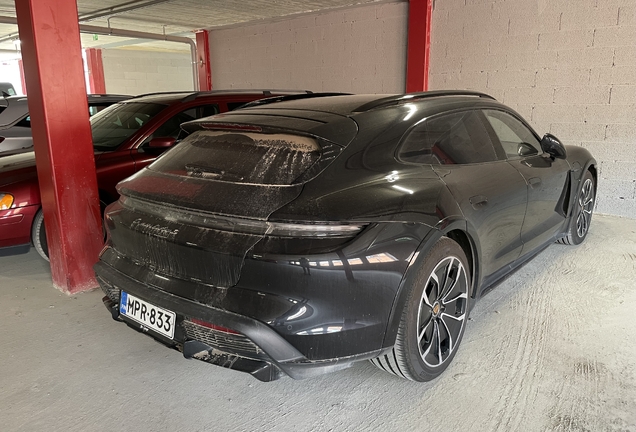 Porsche Taycan Turbo S Cross Turismo