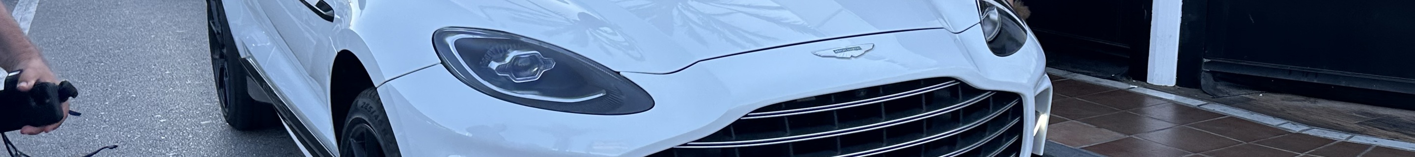 Aston Martin DBX707