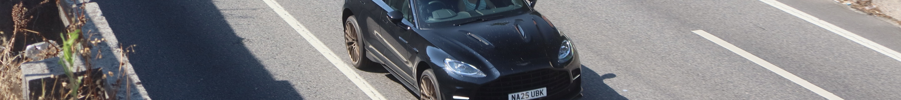 Aston Martin DBX707