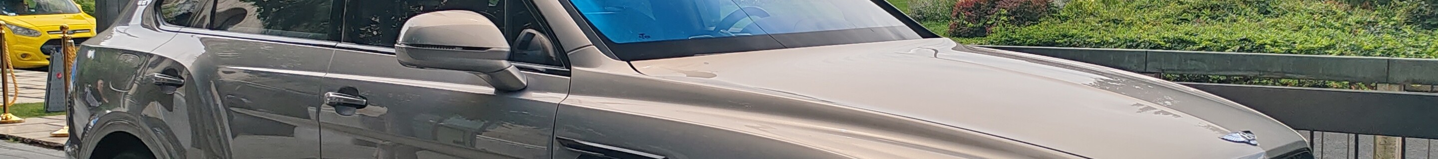 Bentley Bentayga Hybrid 2021 First Edition