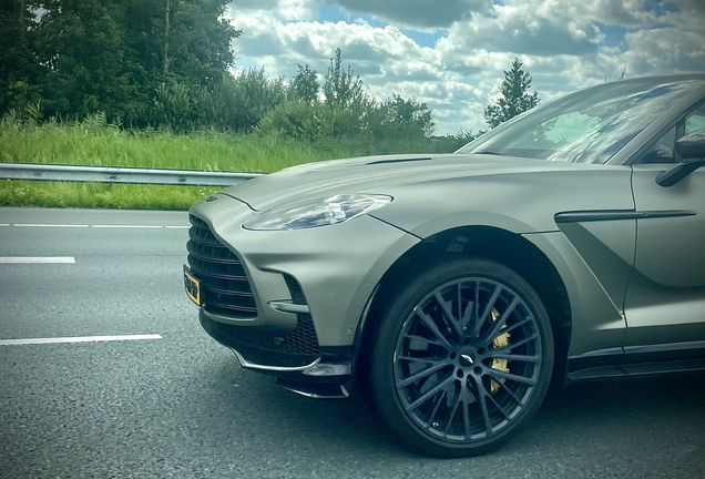 Aston Martin DBX707