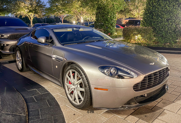 Aston Martin V8 Vantage 2012