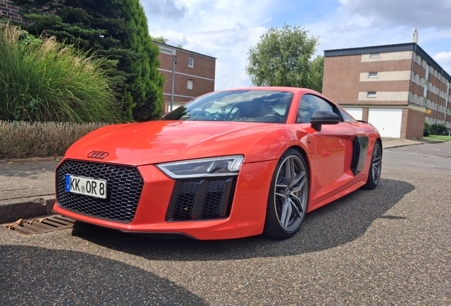 Audi R8 V10 Plus 2015