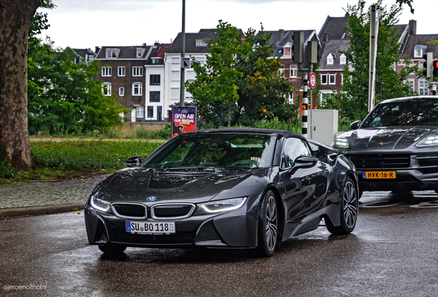 BMW i8 Roadster