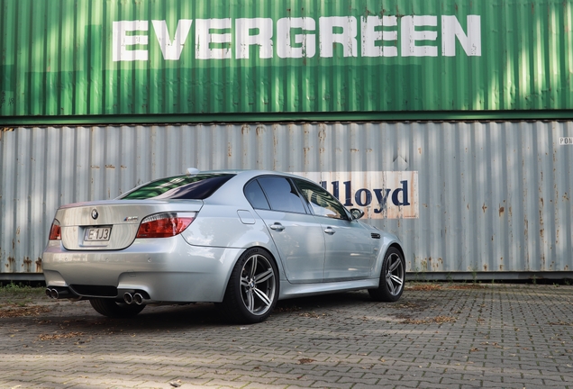 BMW M5 E60 2005