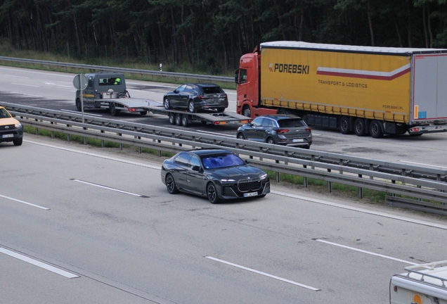 BMW M760e xDrive