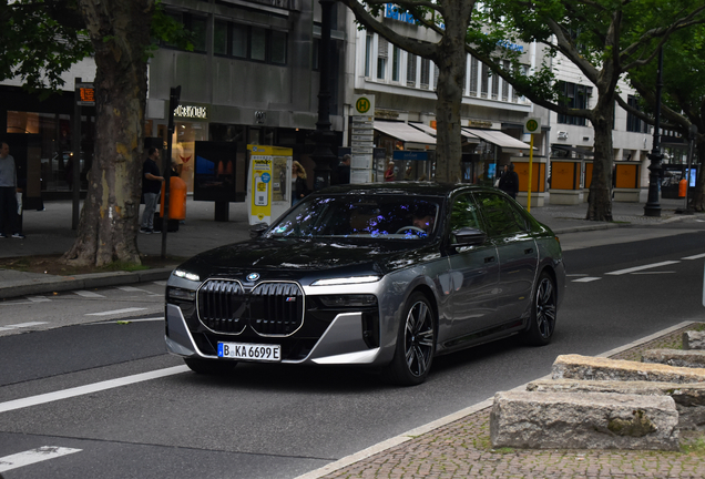 BMW M760e xDrive