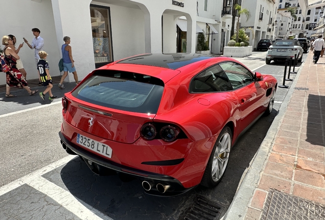 Ferrari GTC4Lusso T