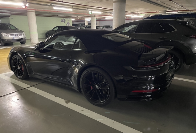 Porsche 992 Carrera 4S Cabriolet