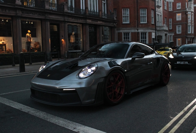 Porsche 992 GT3 RS Weissach Package