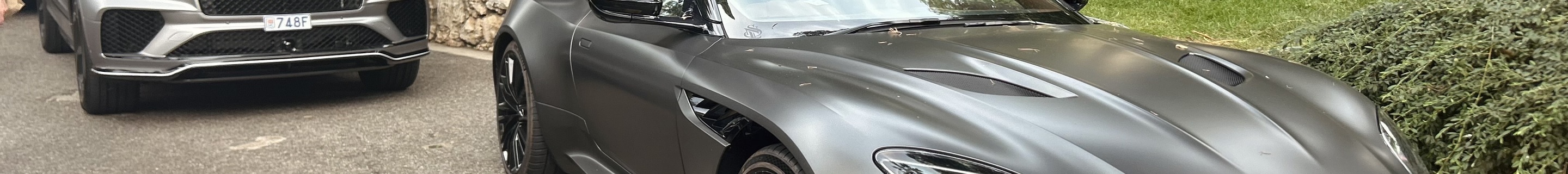 Aston Martin DBS Superleggera Volante