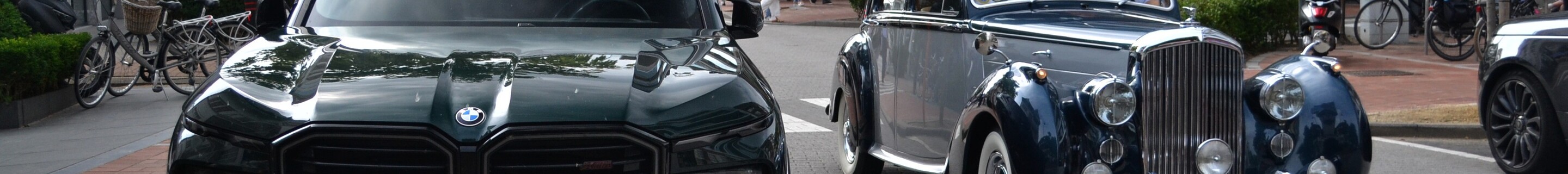 BMW XM G09 Label Red