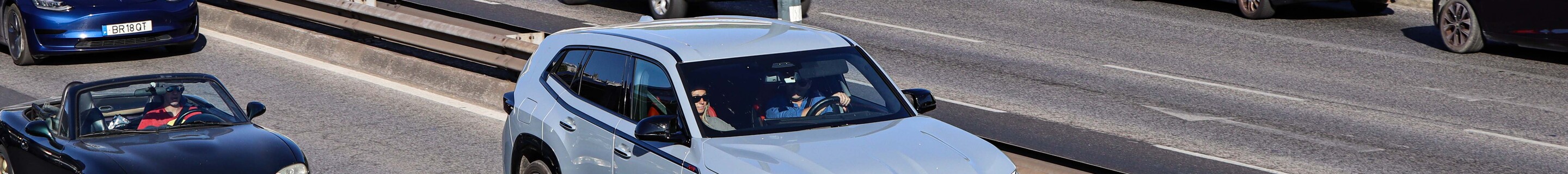 BMW XM G09 Label Red