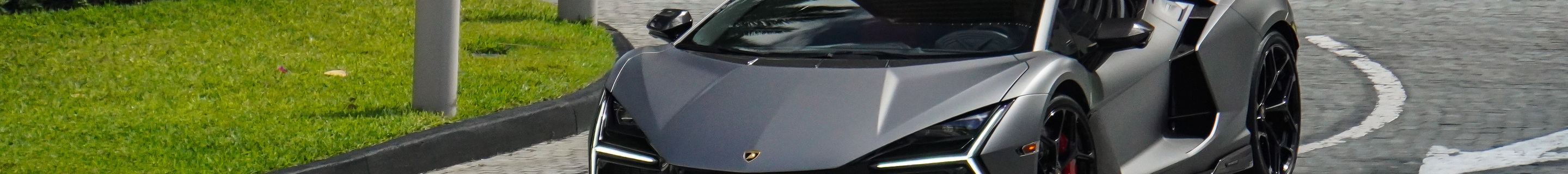 Lamborghini Revuelto