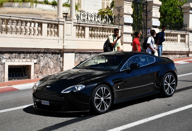 Aston Martin V12 Vantage
