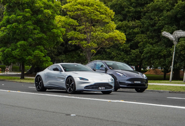 Aston Martin V8 Vantage 2018